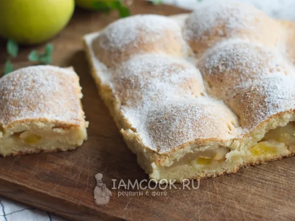 Фото готового блюда: Пирог с половинками яблок