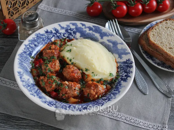 Фото готового блюда: Тефтели с лечо