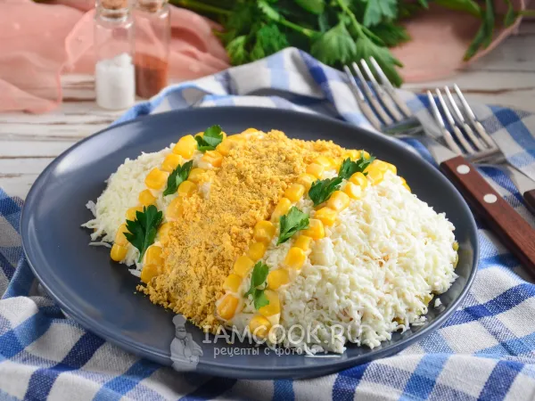 Фото готового блюда: Салат «Пасхальное яйцо» с копченой курицей