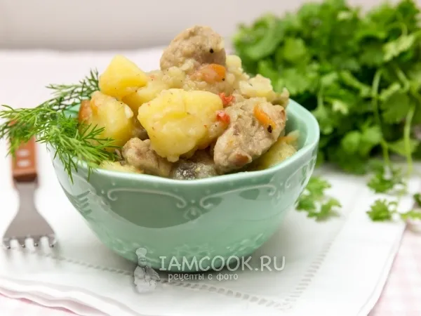 Фото готового блюда: Тушёная картошка с мясом и овощами