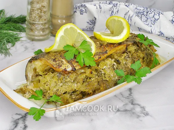 Фото блюда: Скумбрия с солёными огурцами в духовке
