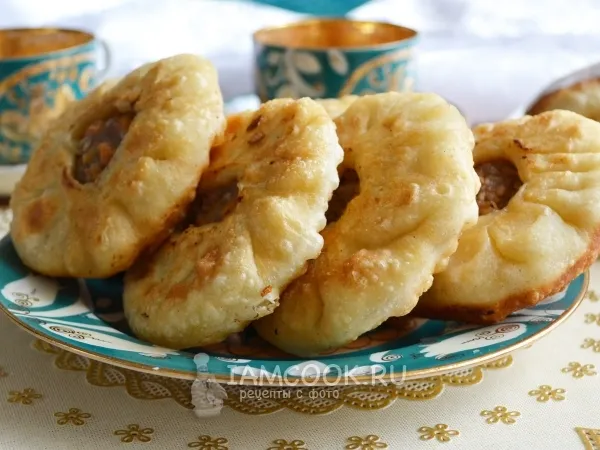Фото готового блюда: Перемячи (татарские беляши с мясом)