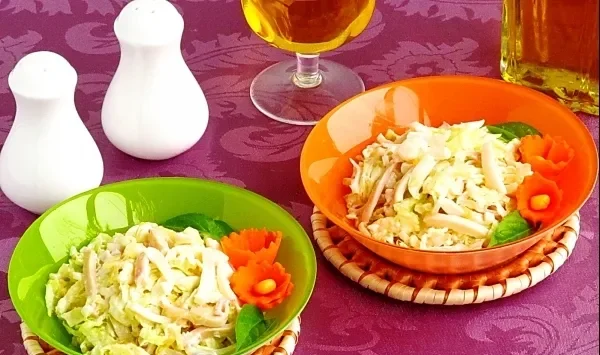 Фото блюда: Салат из пекинской капусты, кальмаров и лука