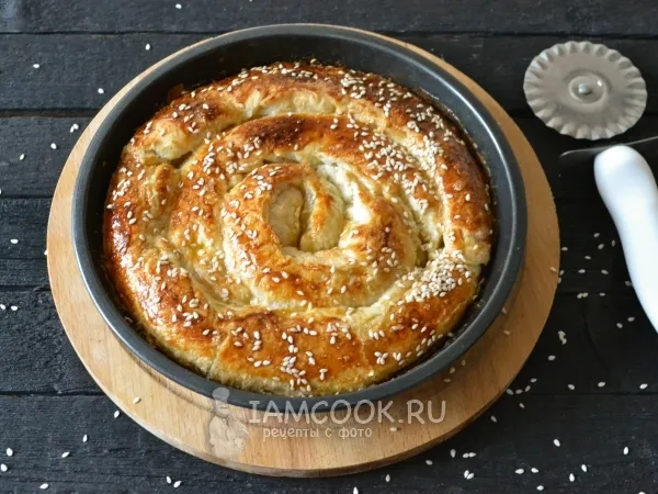 Фото блюда: Слоеный пирог с ветчиной и сыром