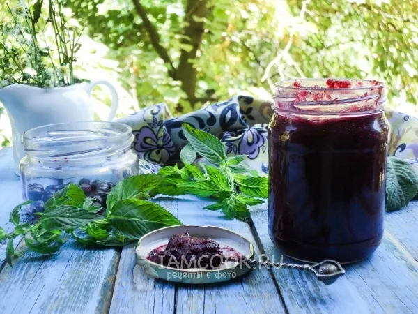 Фото готового блюда: Кабачковый джем с черной смородиной