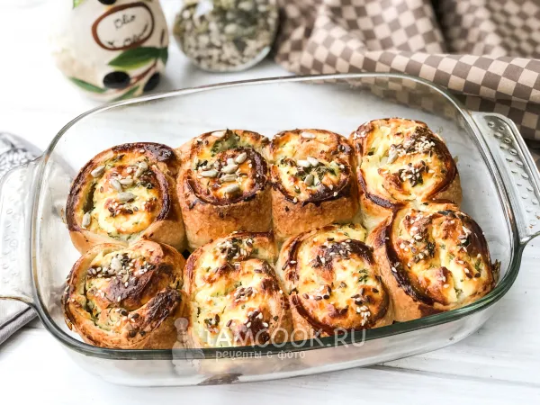 Фото блюда: Булочки-улитки из готового слоеного теста с творогом