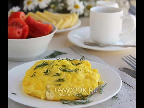 Фото блюда: Пышный омлет с сыром на сковороде