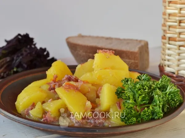 Фото блюда: Картошка с тушенкой в мультиварке