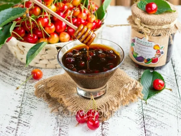 Фото готового блюда: Варенье из черешни с косточками