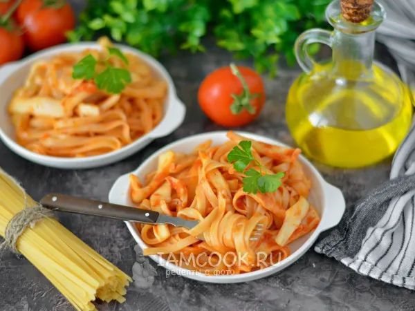 Фото блюда: Паста с кальмарами в томатном соусе