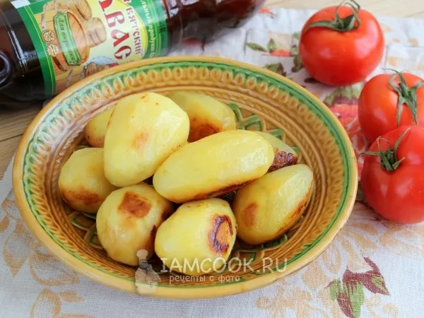 Фото готового блюда: Запеченная картошка в мультиварке