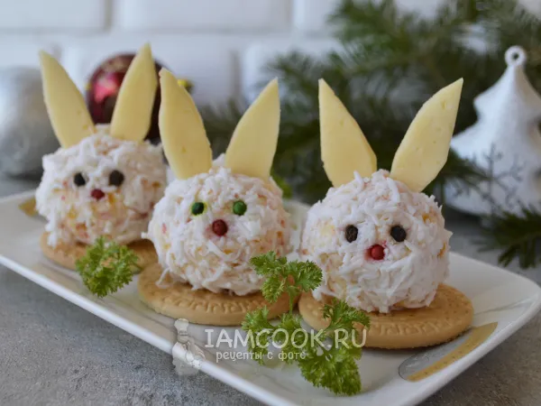 Фото блюда: Закуска «Кролики на крекерах» с крабовыми палочками