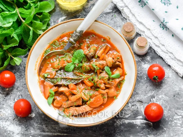 Фото блюда: Гуляш из говядины с шампиньонами (с подливкой)