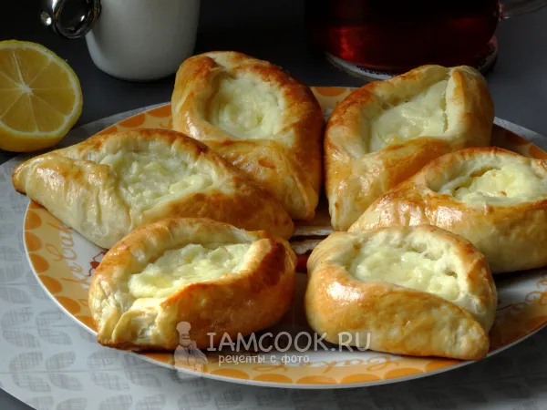 Фото готового блюда: Расстегай с картошкой