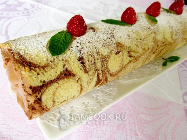 Фото готового блюда: Узорный шоколадный рулет