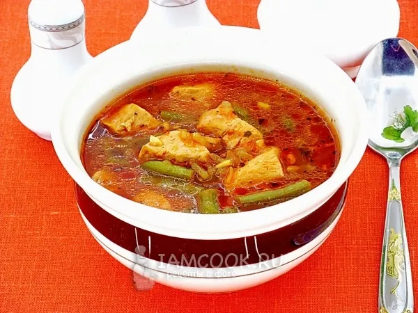 Фото готового блюда: Томатный суп с курицей и спаржевой фасолью