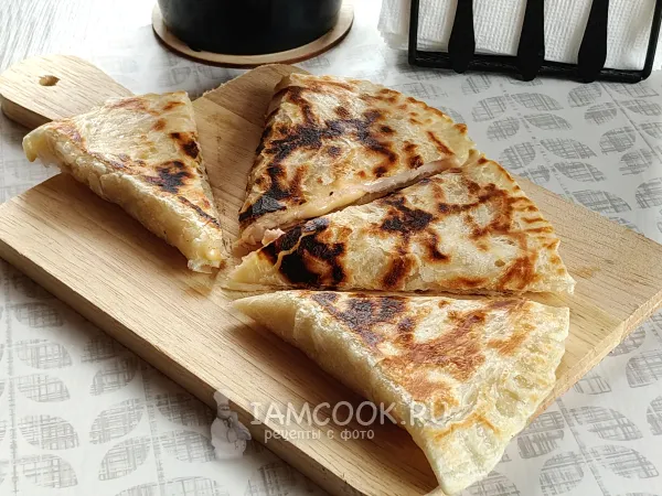 Фото блюда: Лепешка роти с ветчиной и сыром