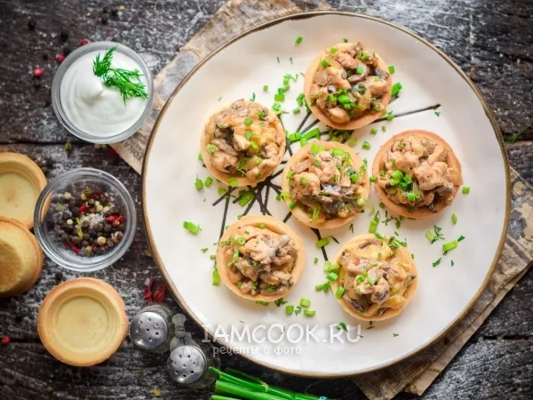 Фото блюда: Тарталетки с грибами, курицей и сливками