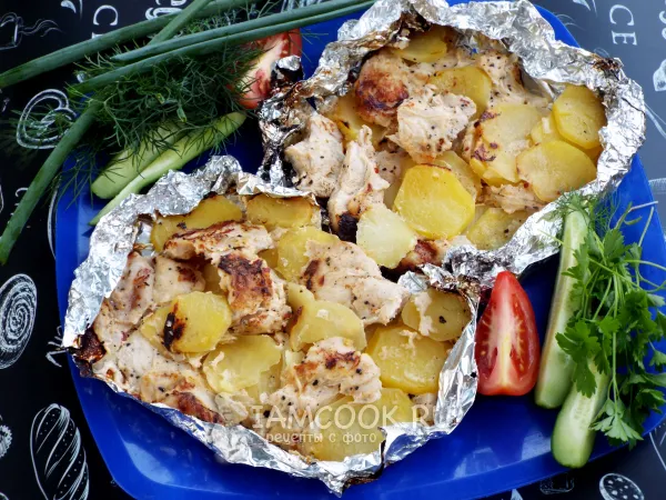 Фото блюда: Курица с картошкой на мангале в фольге