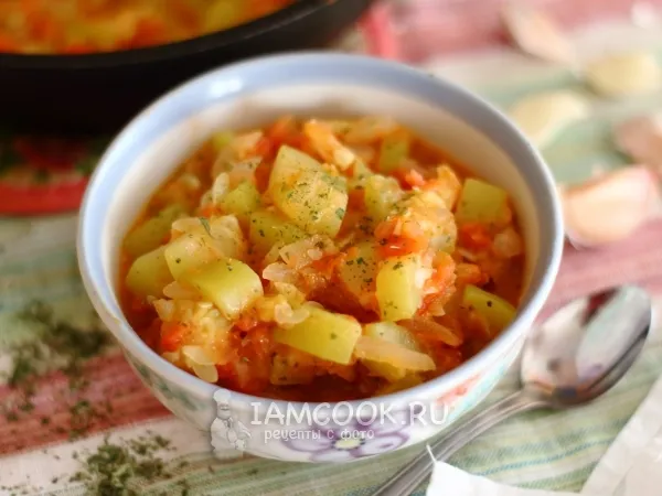 Фото готового блюда: Тушеные кабачки с помидорами