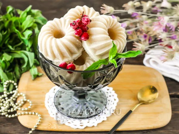 Фото готового блюда: ПП мороженое из банана (с молоком и мёдом)