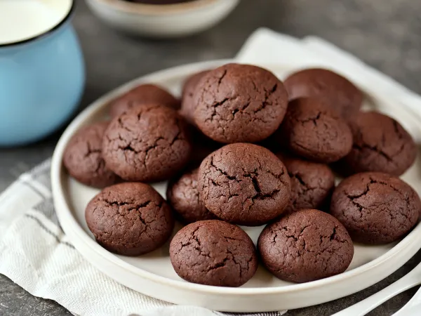 Фото готового блюда: Шоколадное печенье с трещинками