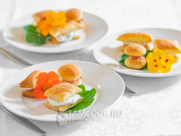 Фото блюда: Закуска со слоёным тестом (идея оформления)