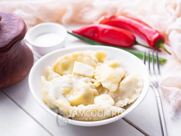 Фото блюда: Вареники с луком и яйцом