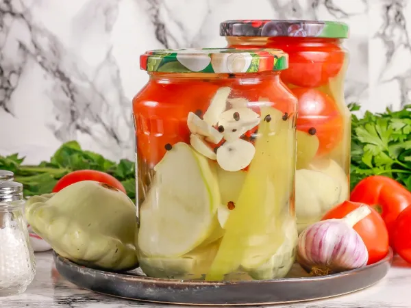 Фото блюда: Маринованные патиссоны с помидорами и перцем на зиму