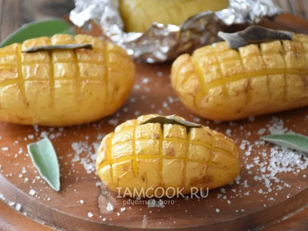 Фото готового блюда: Молодой картофель, запеченный в фольге в духовке