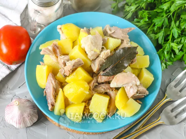 Фото блюда: Тушеная картошка с рулькой в казане