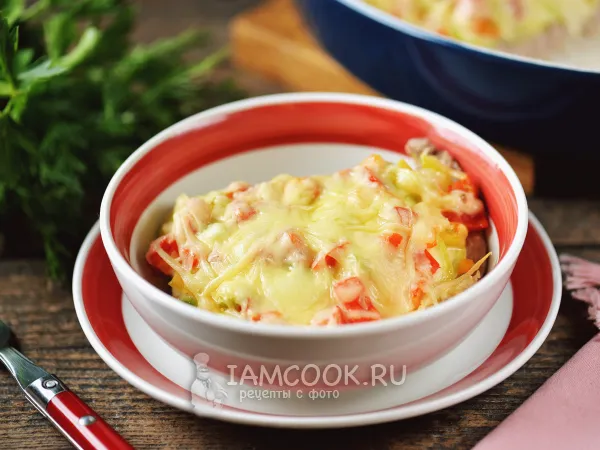 Фото готового блюда: Мясо по-французски с овощами в духовке