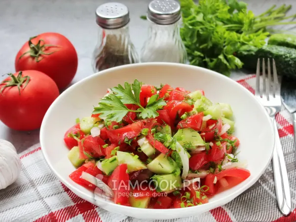 Фото готового блюда: Салат из огурцов и помидоров с луком и чесноком
