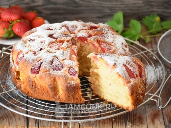 Фото блюда: Кекс с клубникой на молоке