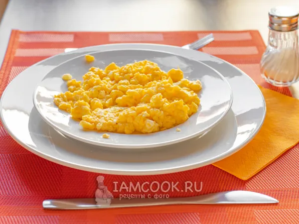 Фото готового блюда: Омлет скрэмбл на сливках