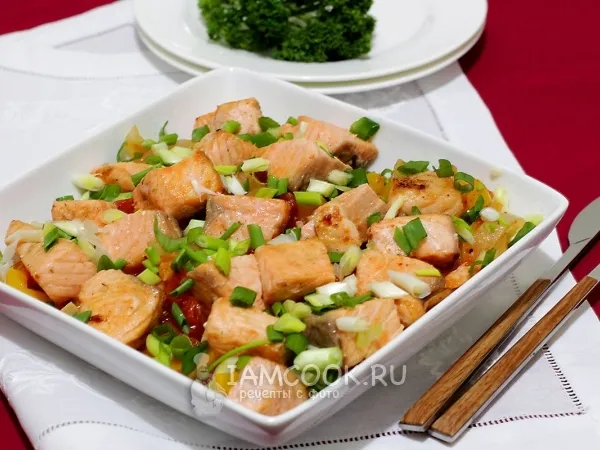 Фото блюда: Семга со сладким перцем и луком