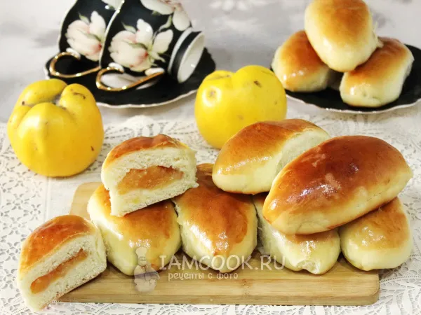 Фото готового блюда: Пирожки с айвой