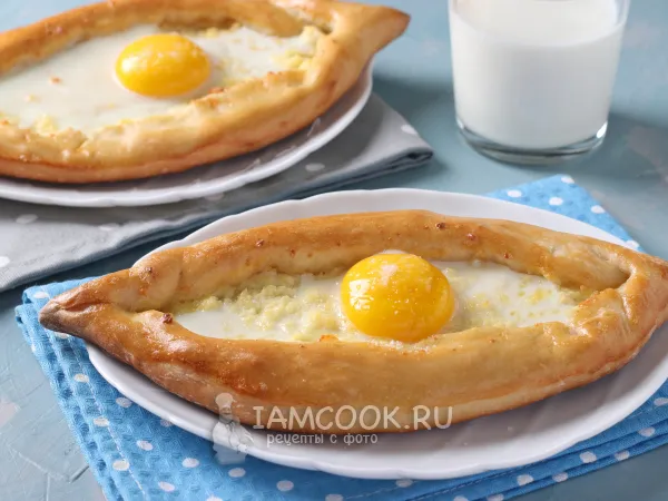 Фото блюда: Хачапури по-аджарски с адыгейским сыром