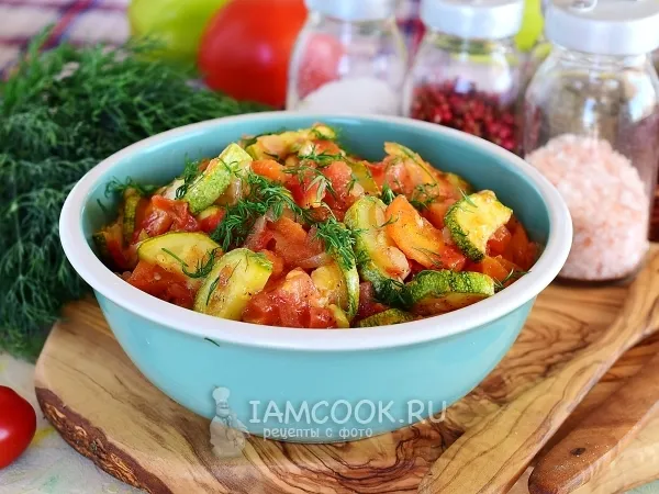 Фото блюда: Тушеные кабачки с морковью и помидорами