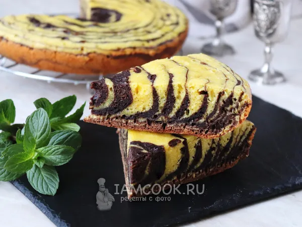 Фото готового блюда: Пирог «Зебра» на кефире в мультиварке