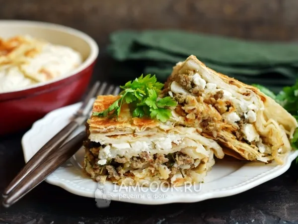 Фото готового блюда: Ачма с фаршем и творогом