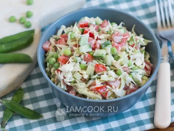 Фото блюда: Салат из молодой капусты и горошка