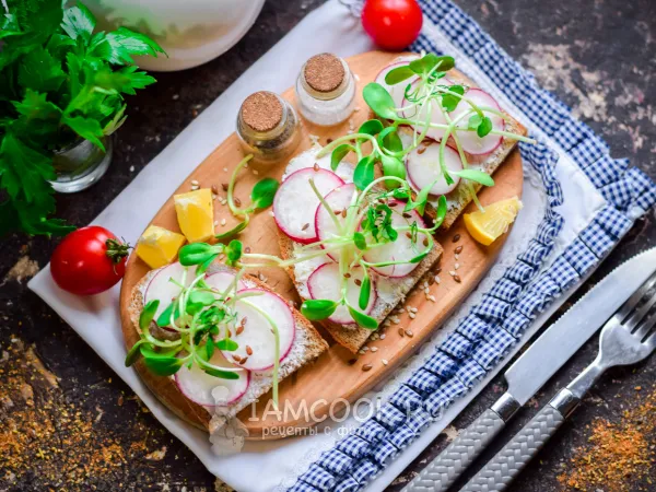 Фото готового блюда: Бутерброды с редисом и сливочным сыром