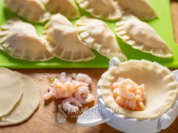 Фото готового блюда: Пельмени с креветками