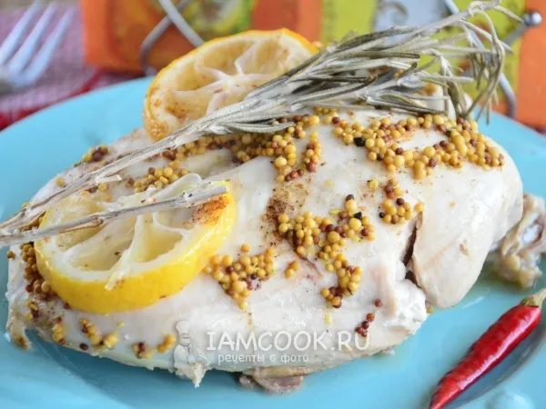 Фото готового блюда: Запеченная куриная грудка с лимоном и розмарином