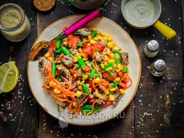 Фото готового блюда: Салат со шпротами и стручковой фасолью