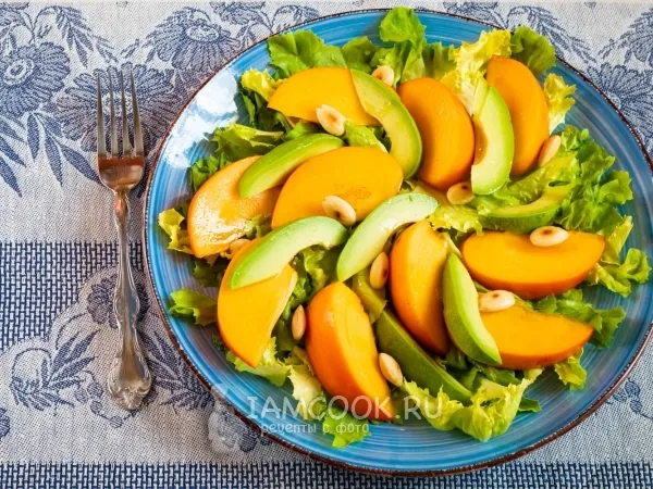 Фото готового блюда: Салат с хурмой и авокадо