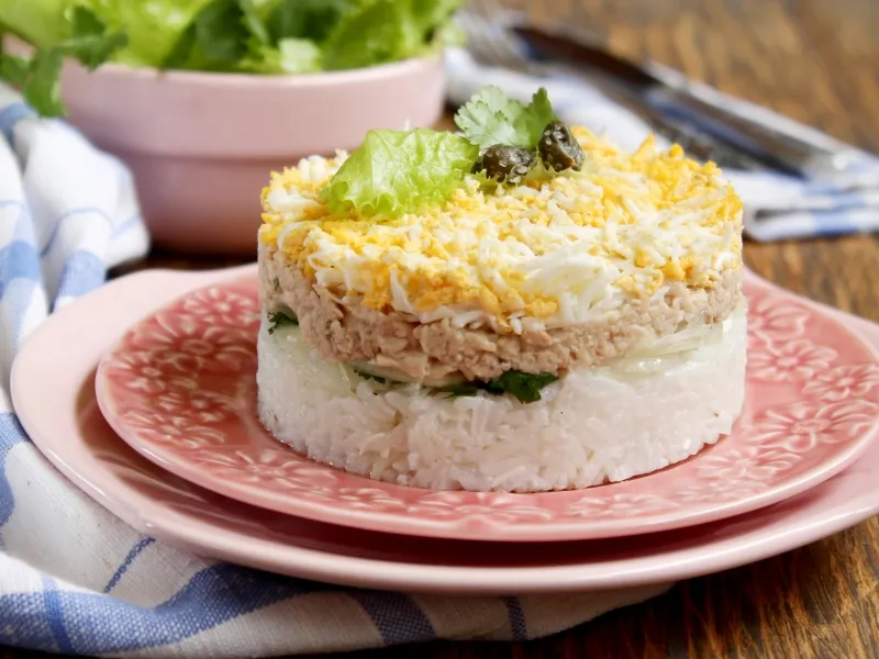 Фото блюда: Салат с печенью трески и рисом