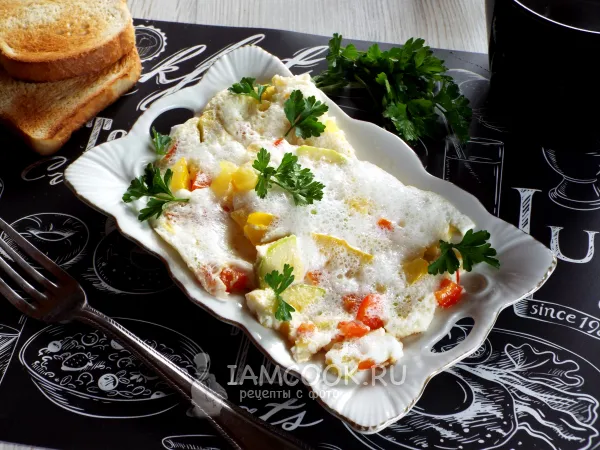 Фото готового блюда: Белковый омлет с овощами