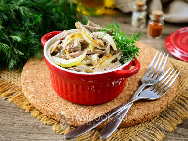 Фото блюда: Салат из свиной печени с луком